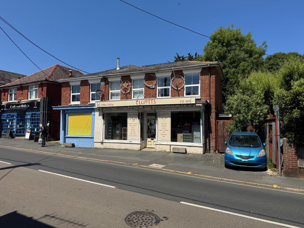 Lot: 61 - TOWN CENTRE BUILDING COMPRISING TWO SHOPS, A FLAT AND WITH SCOPE FOR FURTHER SUB-DIVISION - Looking at the Front of the Building and at the Side Access